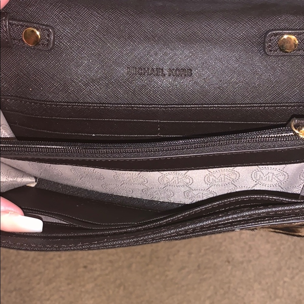 Michael Kors crossbody Wallet - Picture 5 of 6